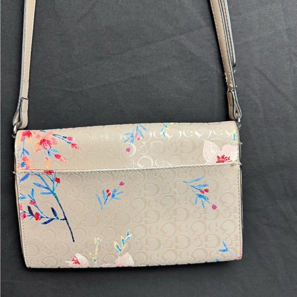 Guess Floral Crossbody Purse - Excellent Condition - Picture 8 of 12